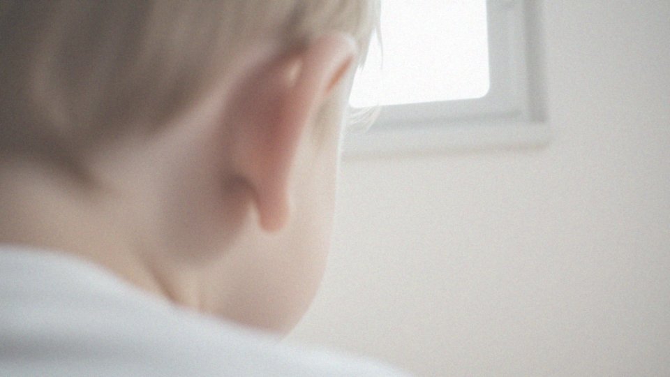Co powinni rodzice wiedzieć o funkcjach woskowiny usznej?