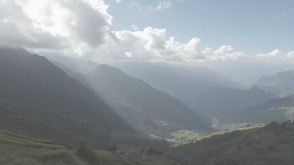 Jakie są typowe warunki klimatyczne w Nepalu?