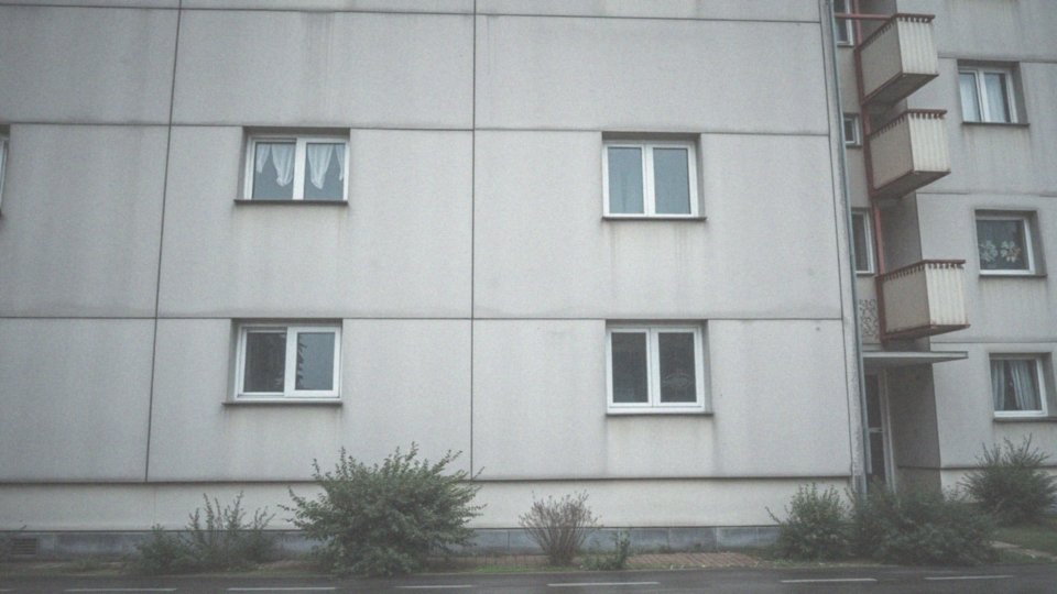 Jakie są zagrożenia dla mieszkań w blokach?