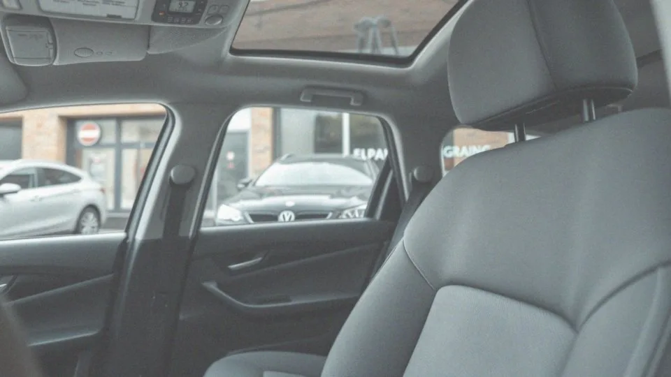 Czy czas trwania prania tapicerki zależy od wielkości pojazdu?