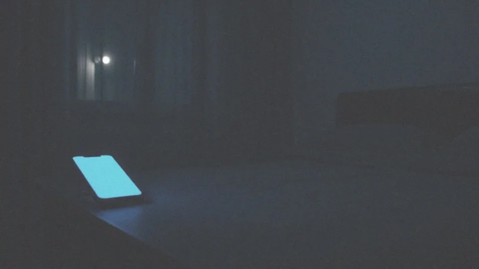 Jak styl życia i technologia wpływają na produkcję melatoniny w organizmie?