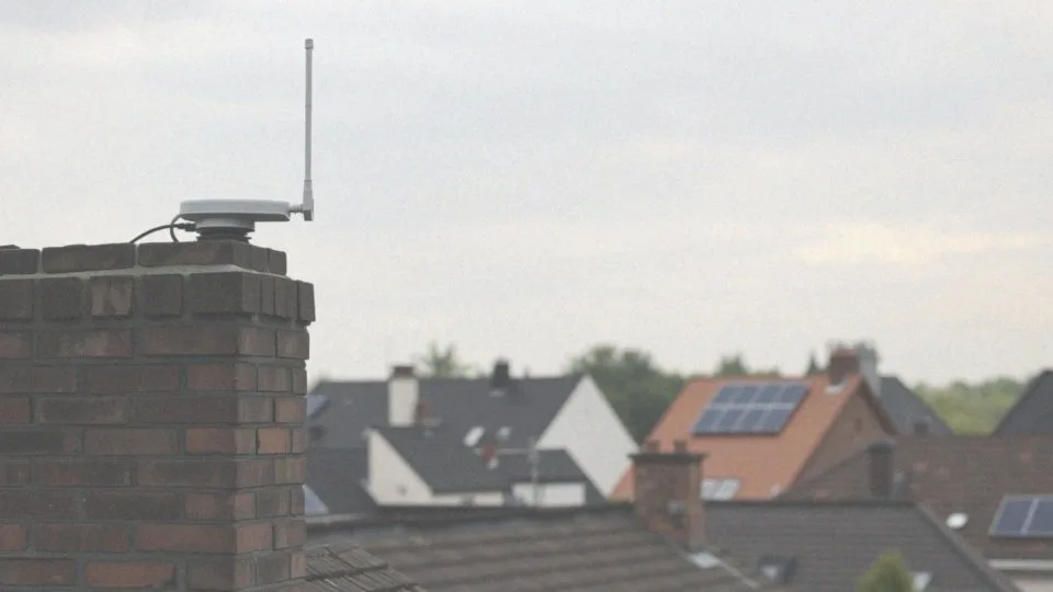 W jaki sposób zmiana kierunku anteny może poprawić siłę sygnału?