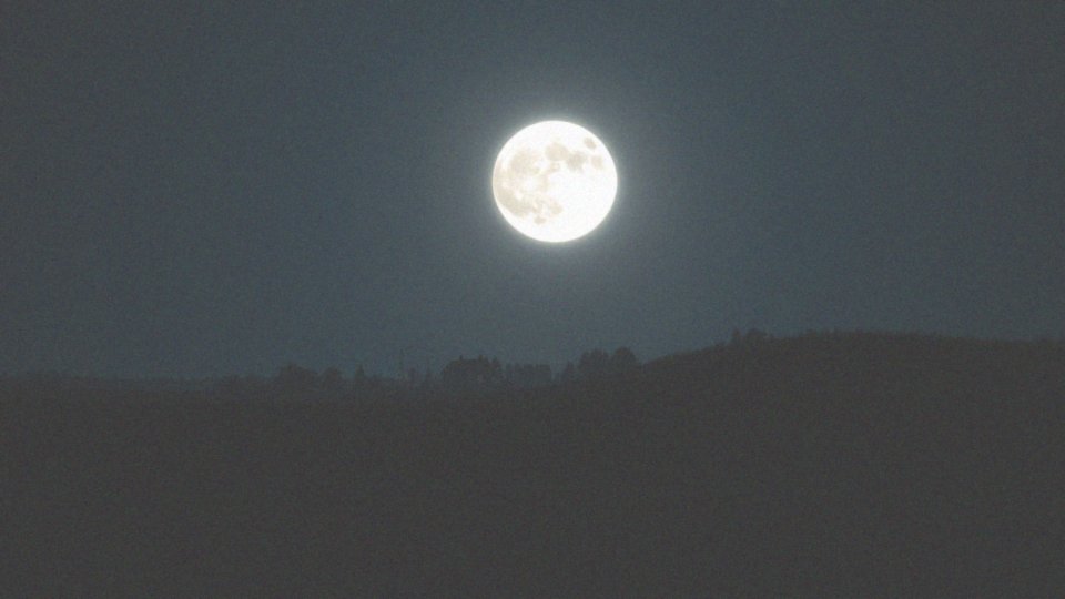 Jakie wpływy astronomiczne związane są z Księżycem Bobrów?